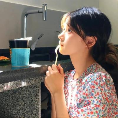 云雾笼罩的山峰